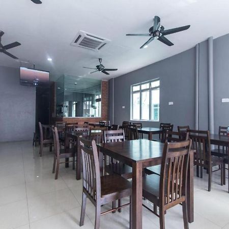 Hotel Iskandar Seri Iskandar Extérieur photo